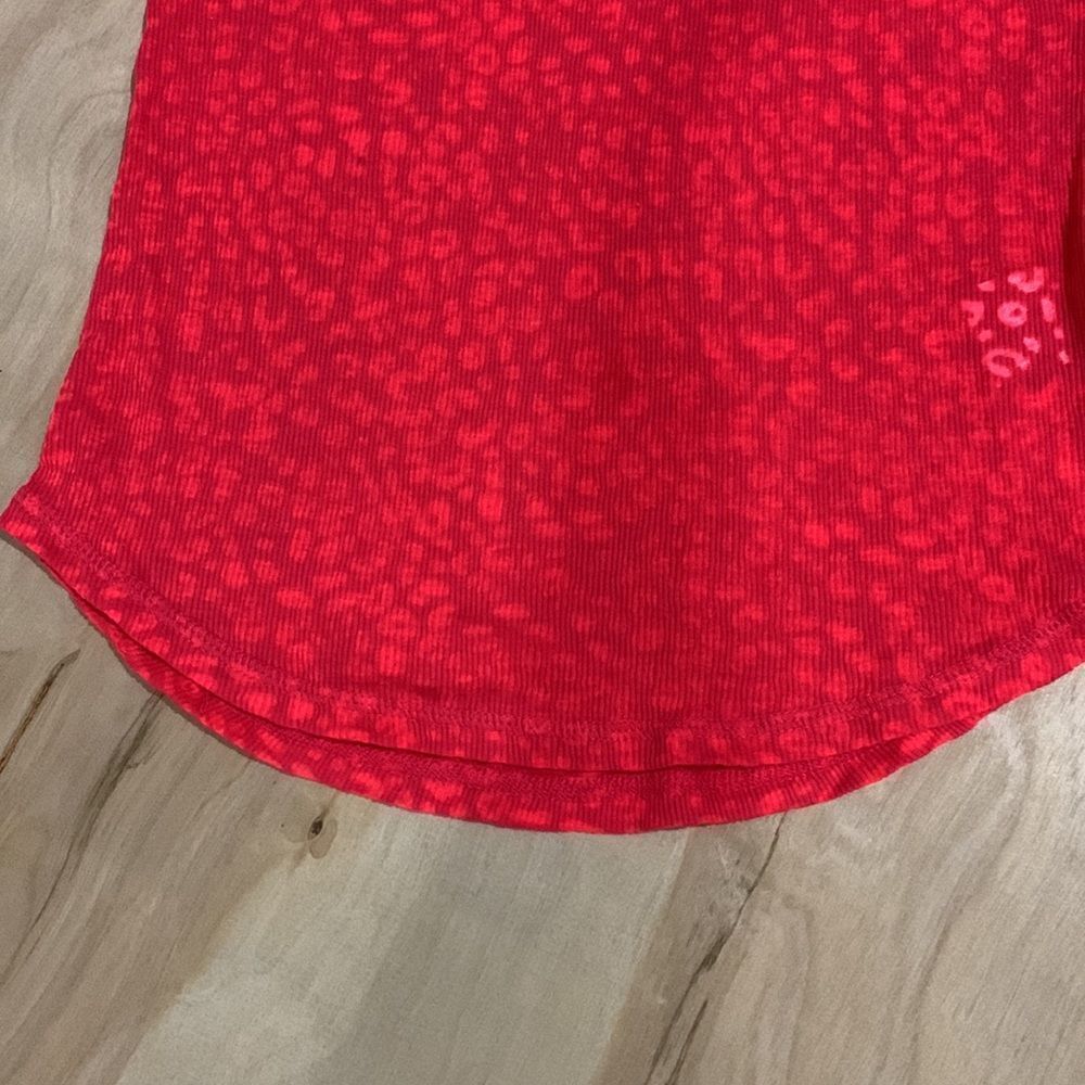 Bundle Green and Hot Pink Tops - Picture 6 of 11